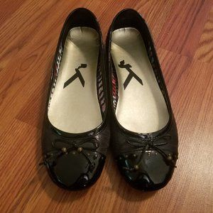 Anne Klein Sport "Buttons" leather flat, 8.5M